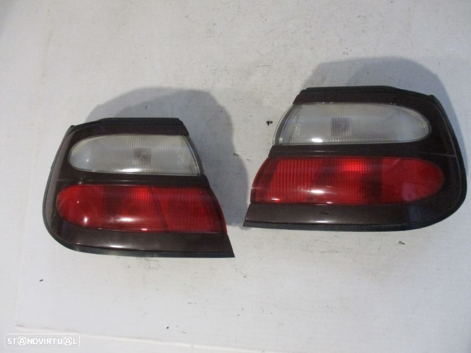 Farol Farolim trás Nissan Almera N15 Direito - 1