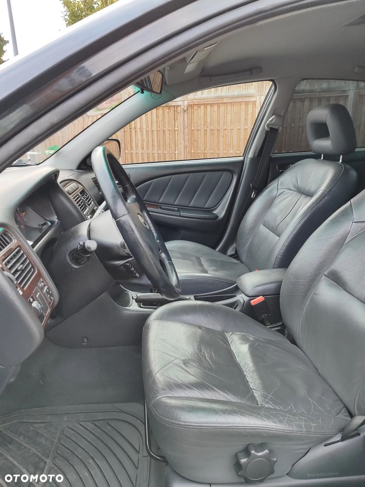 Toyota Avensis 2.0 VVT-i Sol - 19