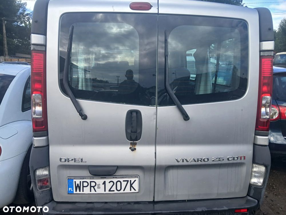 Opel Vivaro 2.5 146KM G9U 630 silnik M73 skrzynia U82 kolor maska pokrywa silnika klapa bagażnika zderzak lampa reflektor pas przedni stop lampy halogeny przeciwmgłowe odblaski grill atrapa znaczek błotnik - 6
