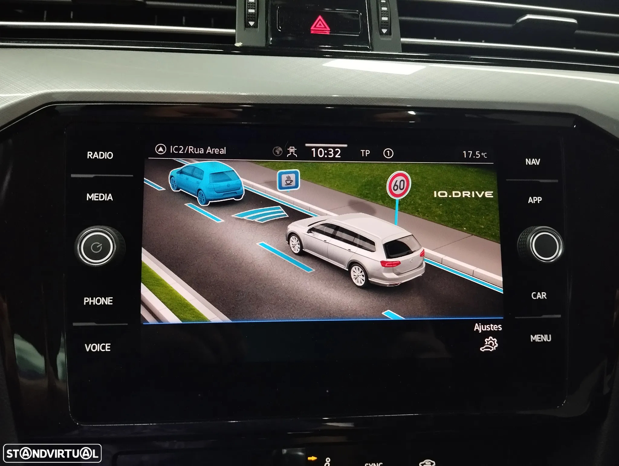 VW Passat Variant 2.0 TDi Business DSG - 28