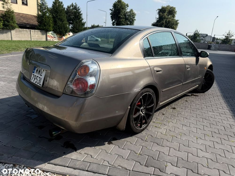 Nissan Altima - 12