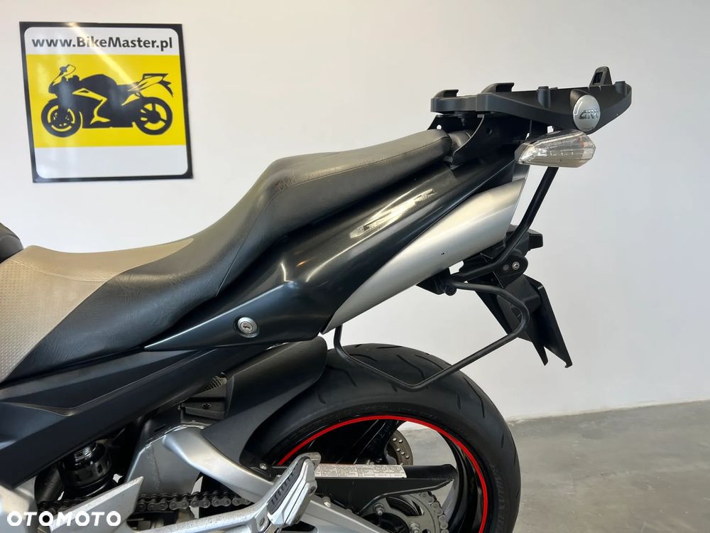 Suzuki GSR - 31