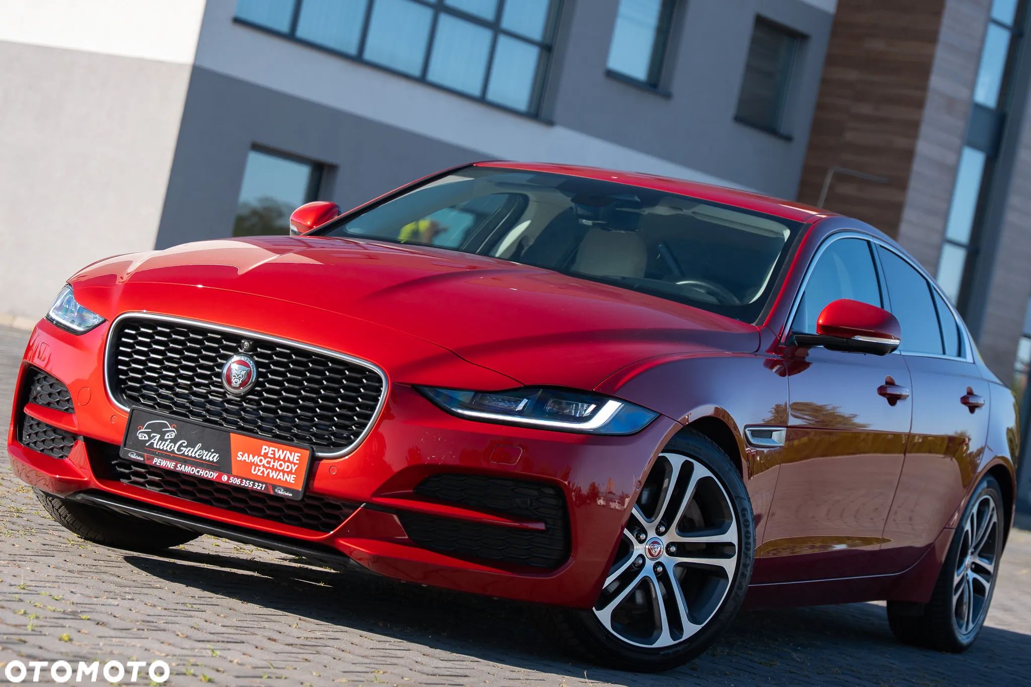 Jaguar XE 2.0 D180 R-Dynamic HSE - 1