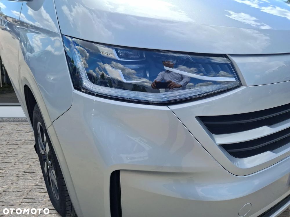 Volkswagen Caravelle - 10