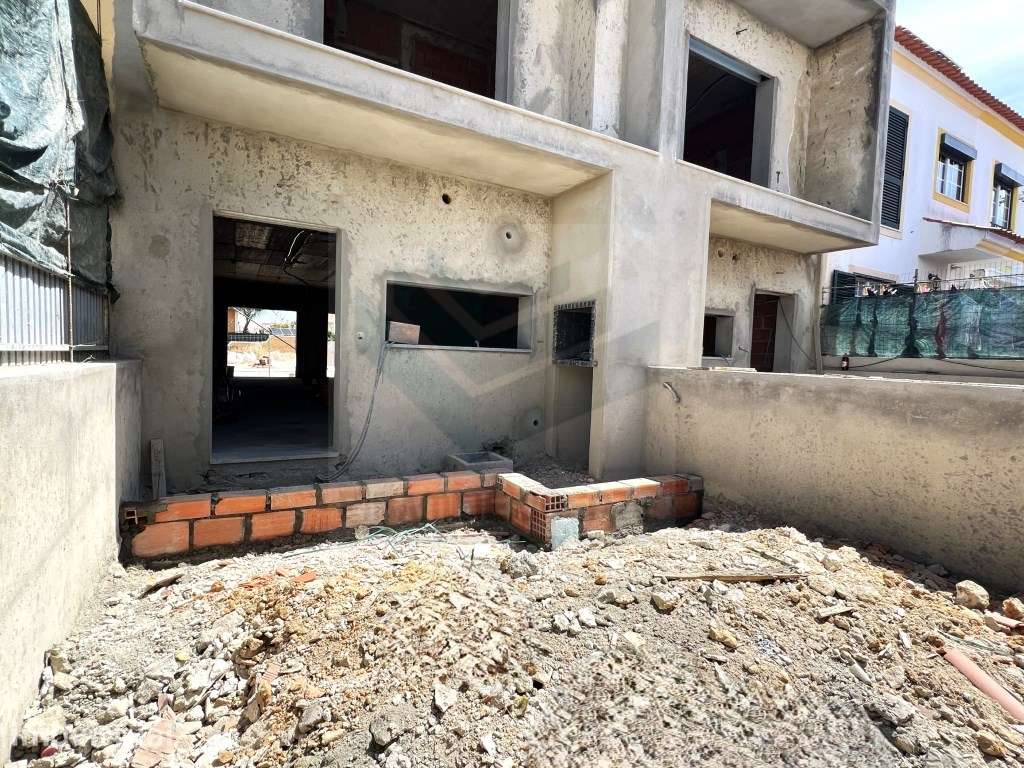 Moradia em Banda T3 Triplex Venda Sesimbra - Grande imagem: 5/15
