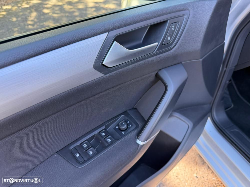 VW Touran 2.0 TDI Highline DSG - 11