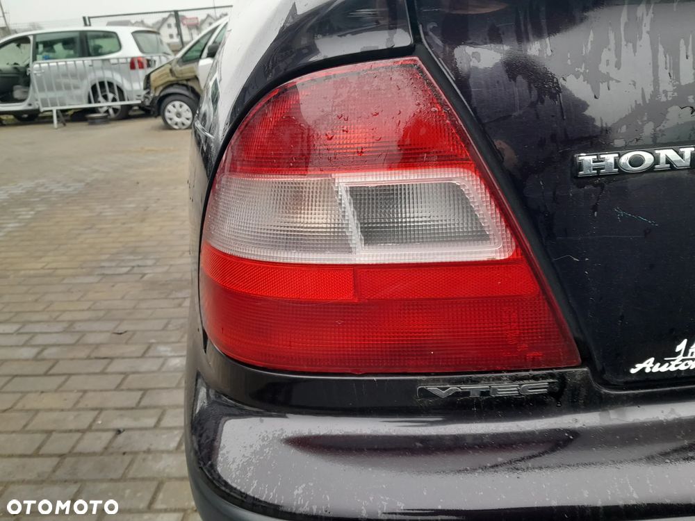 HONDA CIVIC VI LAMPA TYLNA LEWA W BŁOTNIK
