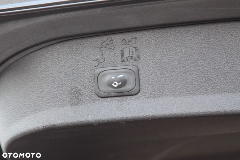 Ford Kuga 2.0 TDCi 2x4 Titanium - 19