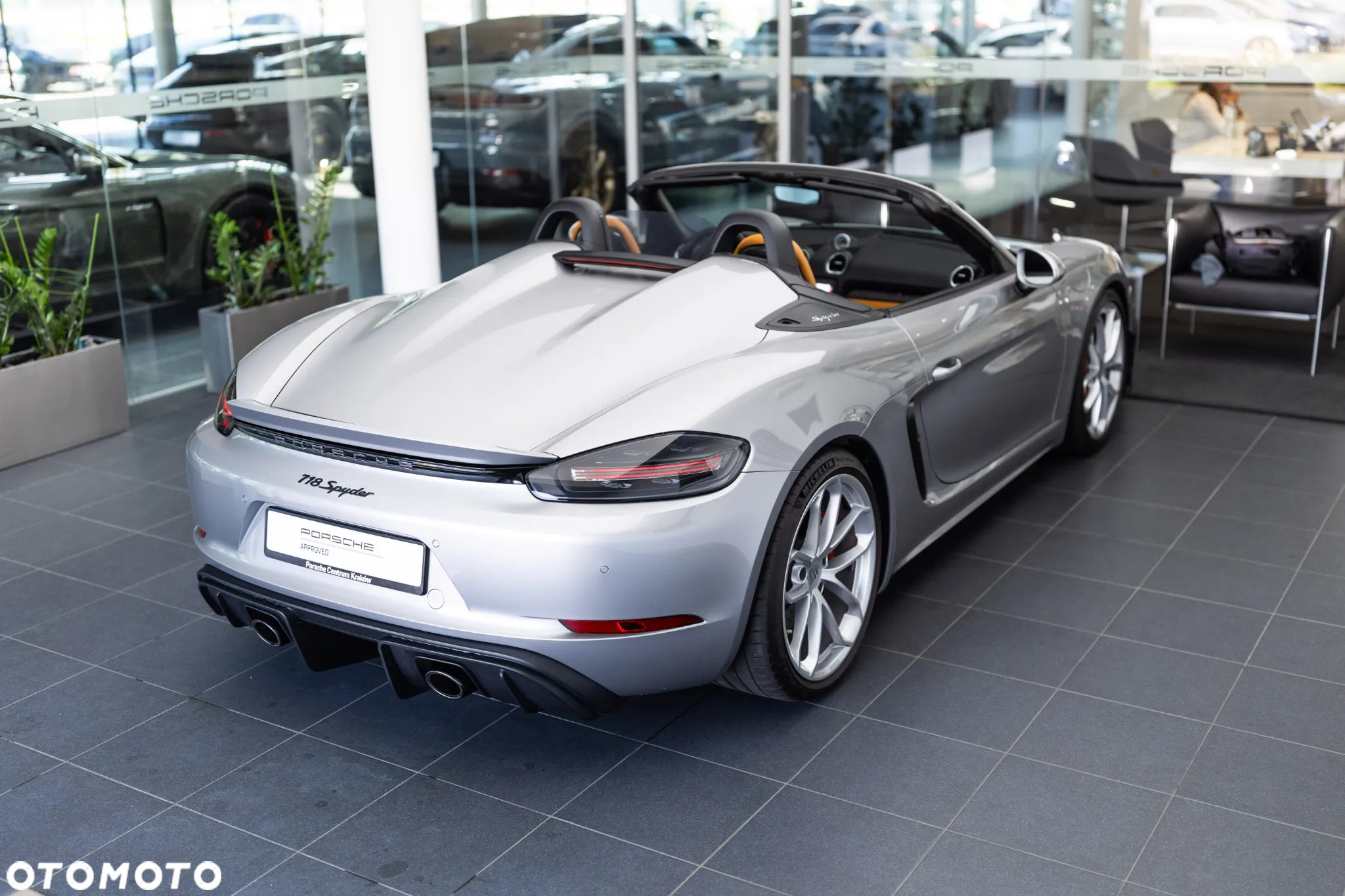Porsche 718 Spyder - 13