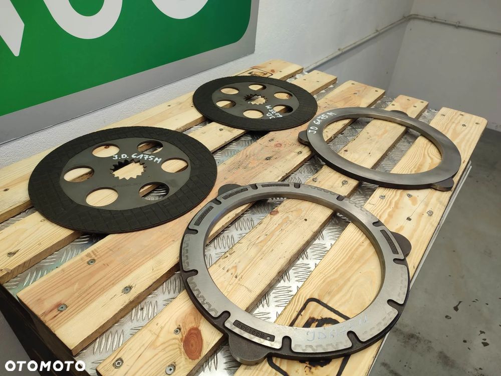 Hamulce John Deere 6175M (RE324245-32919) - 3