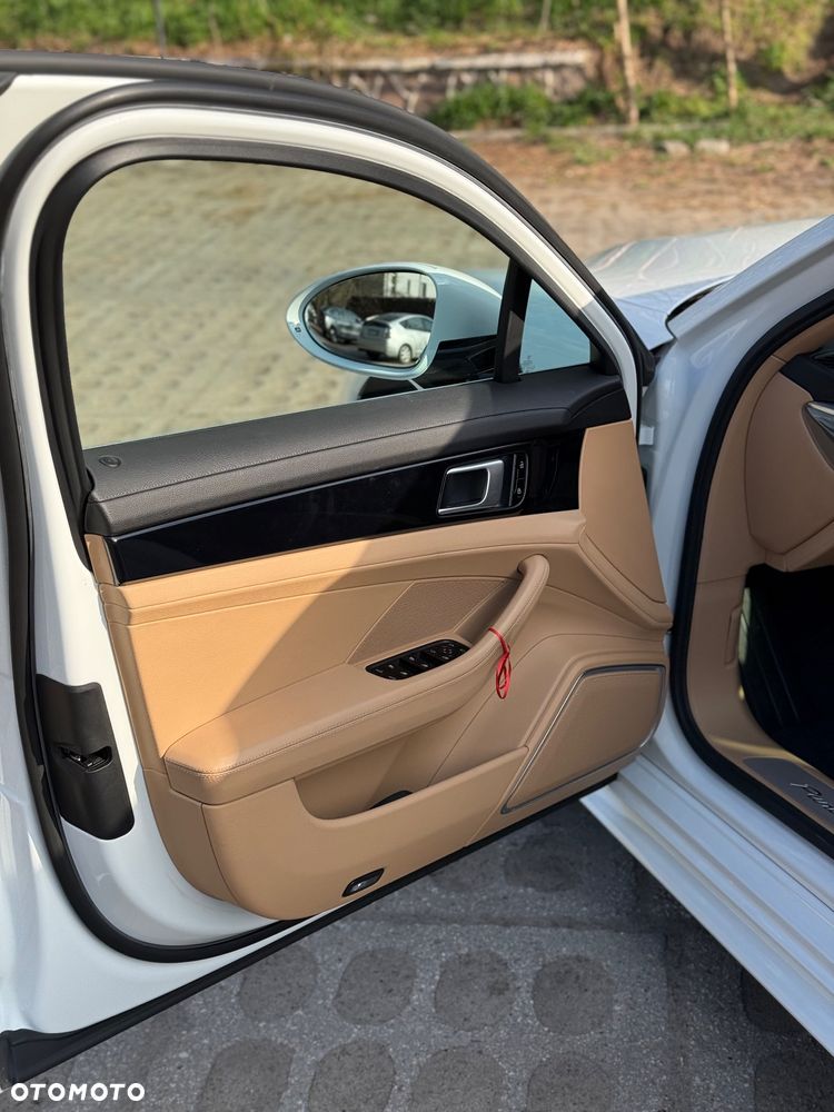 Porsche Panamera 4 - 31