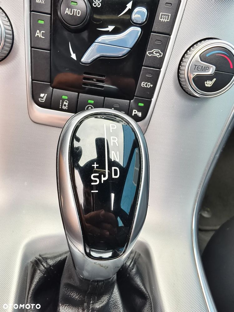 Volvo XC 60 D4 Geartronic Summum - 24