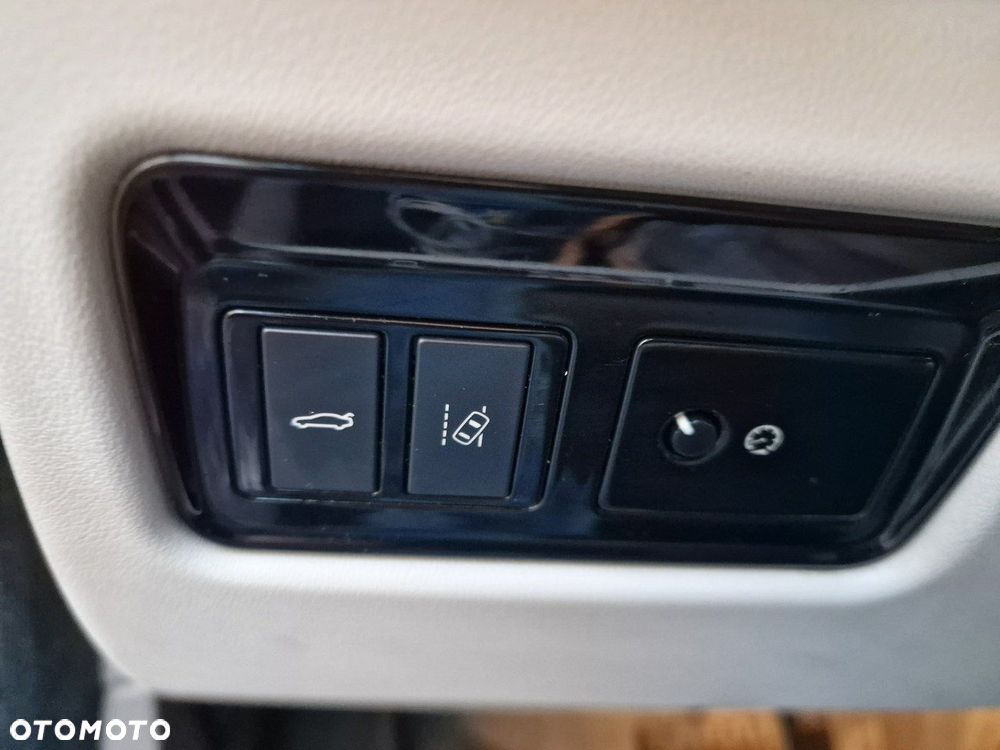 Jaguar XE 20d Prestige - 37