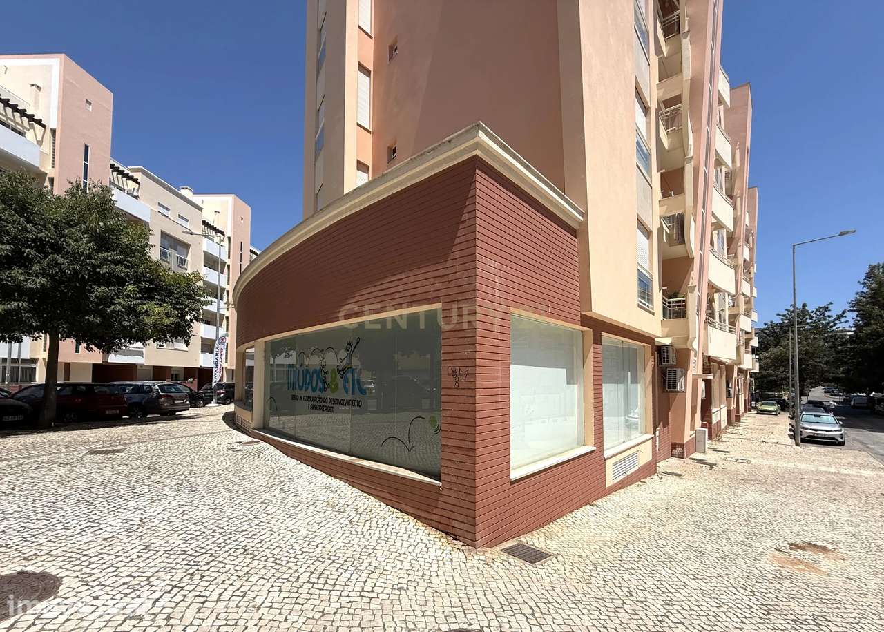 Espaço comercial com montras panorâmicas - Penha, Faro - Grande imagem: 2/18