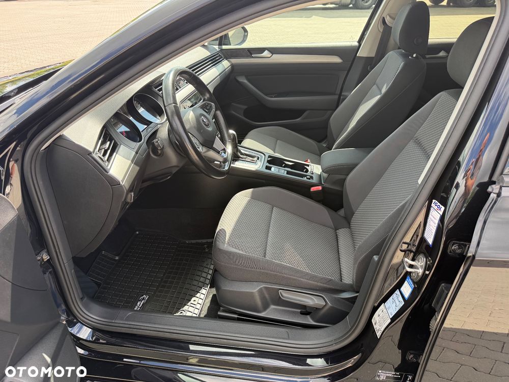 Volkswagen Passat 2.0 TDI SCR DSG Comfortline - 22