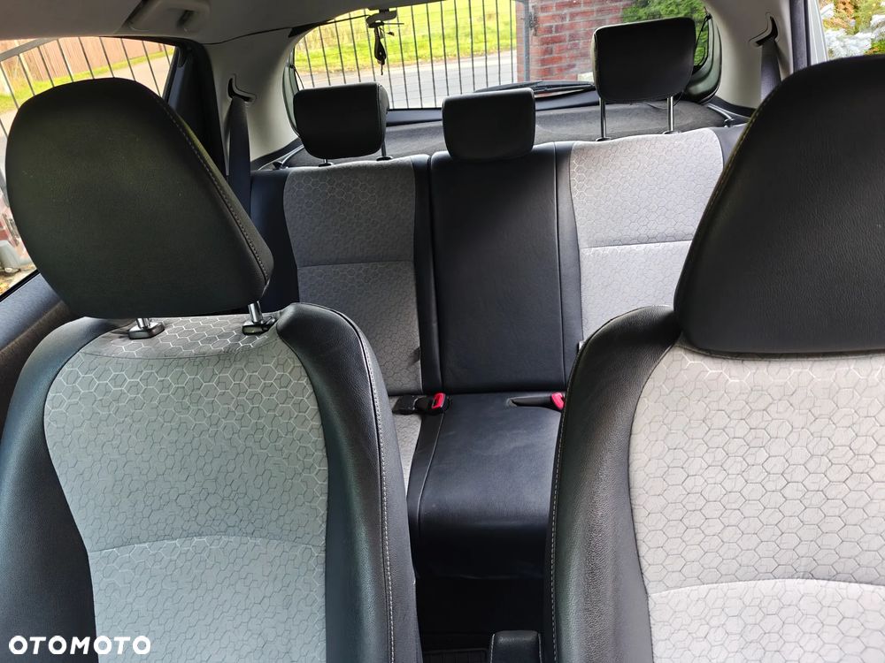 Toyota Yaris 1.33 Prestige - 8