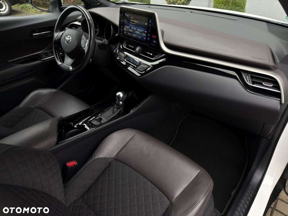 Toyota C-HR Hybrid Lounge - 27