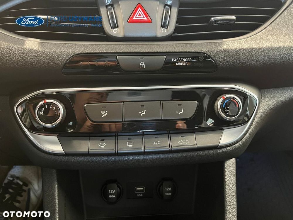 Hyundai i30 1.5 DPI Classic + - 16