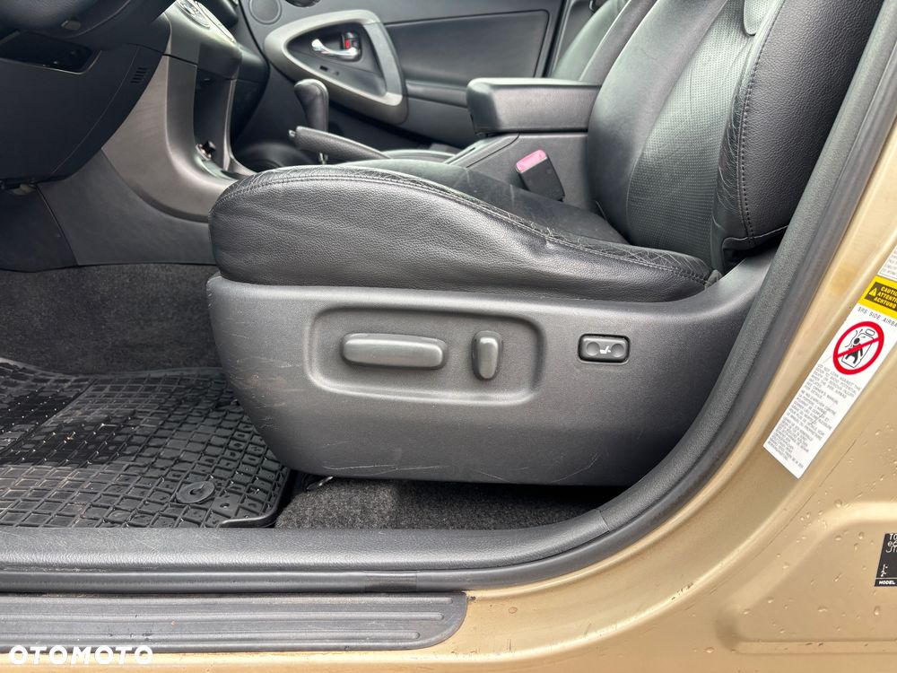 Toyota RAV4 2.2 D-CAT Premium - 10