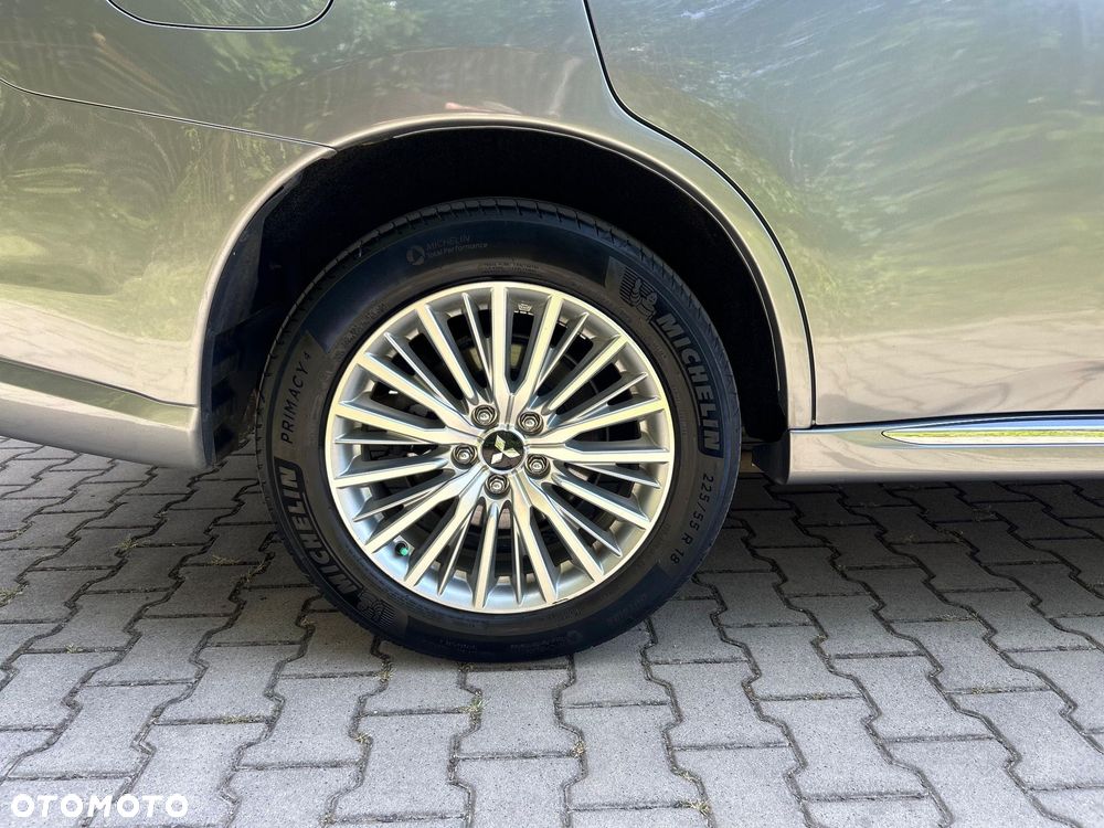 Mitsubishi Outlander Intense + - 9