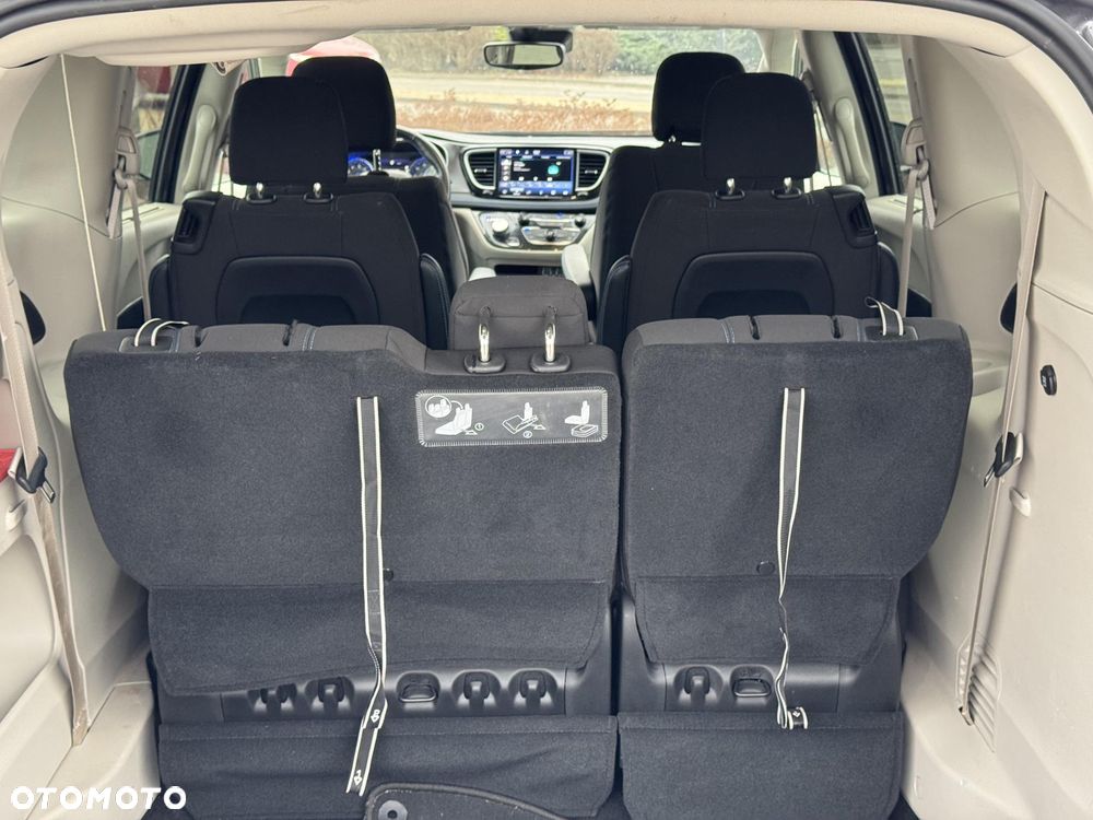 Chrysler Pacifica - 20