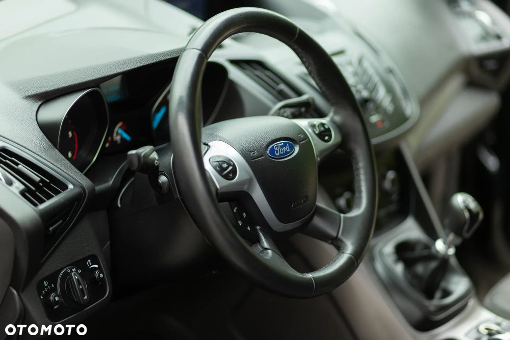 Ford Kuga - 21