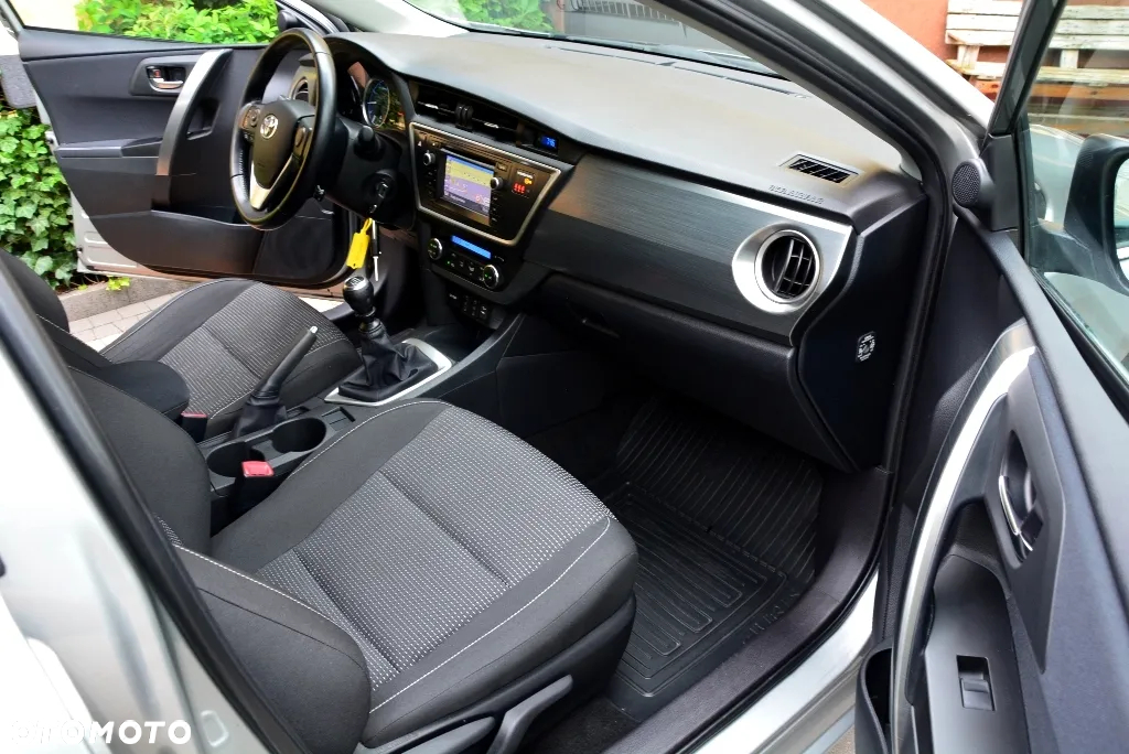 Toyota Auris 1.6 Premium Comfort - 14