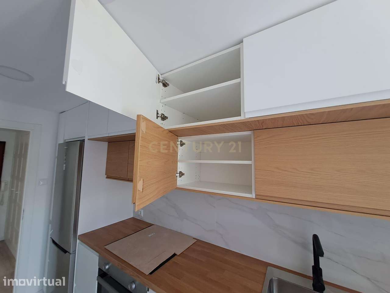 T2 Totalmente Remodelado em Almada | Luminosidade, Conforto e Localiza - Grande imagem: 4/25