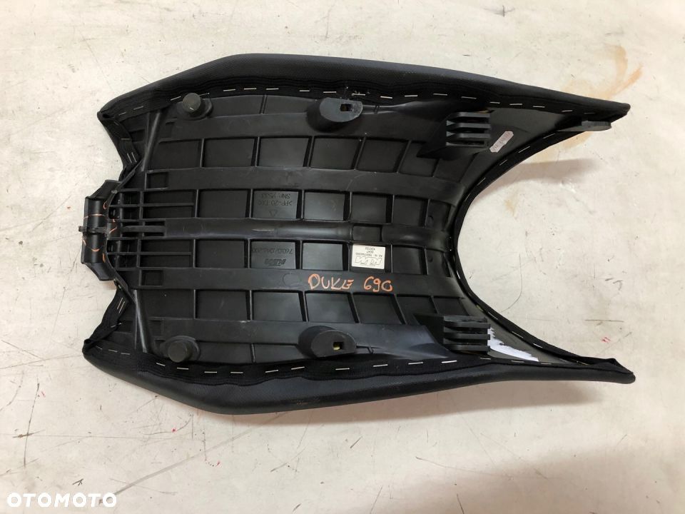 KTM Duke 690 siedzenie fotel kierowcy 16-18 - 3