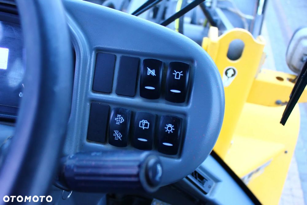 Volvo L30G - 25