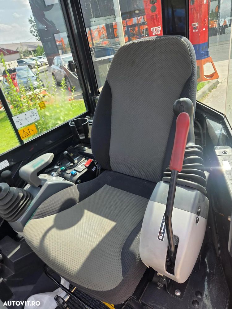 Hitachi ZX26U-6, 2023, 381h, CA NOU, CUPLA RAPIDA mecanica noua+3 cupe noi, Lama nivelare, inst picon pe brate, fara aer cond, latime 1,2m, ad sapare 3m, ridica 1,7t, masa operationala 2,7t, posibil leasing 4 ani-PROMOTIE 32.900 EUR+Tva - 23