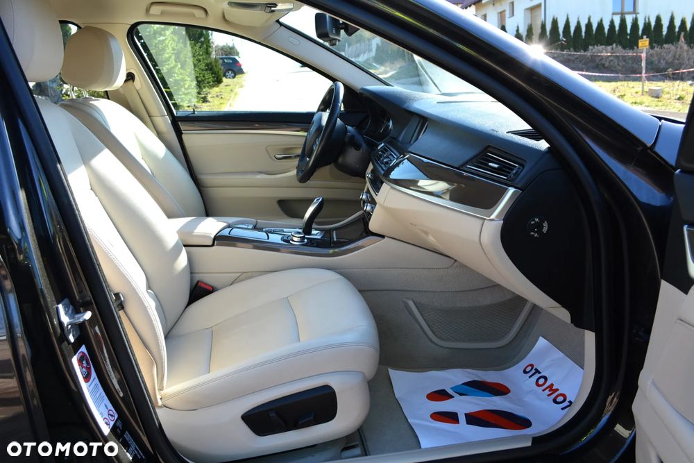 BMW Seria 5 520d xDrive Touring - 15
