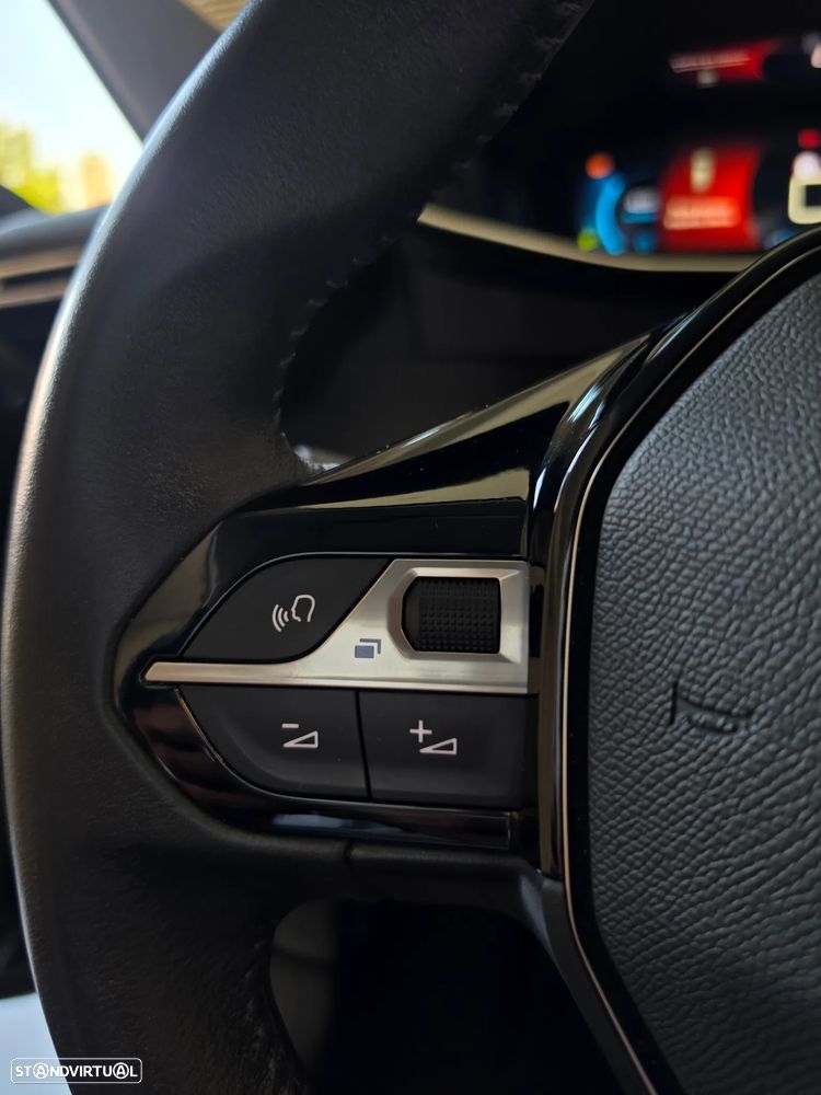 Peugeot 208 PureTech 100 Allure - 26