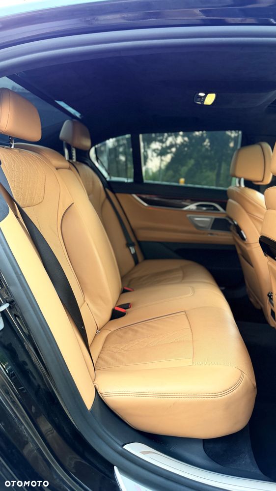 BMW Seria 7 740Ld xDrive sport - 32