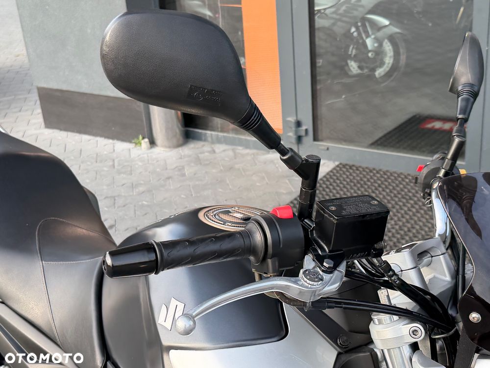 Suzuki GSR - 13