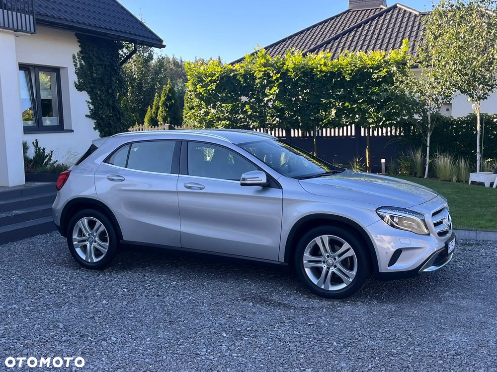Mercedes-Benz GLA 180 - 30