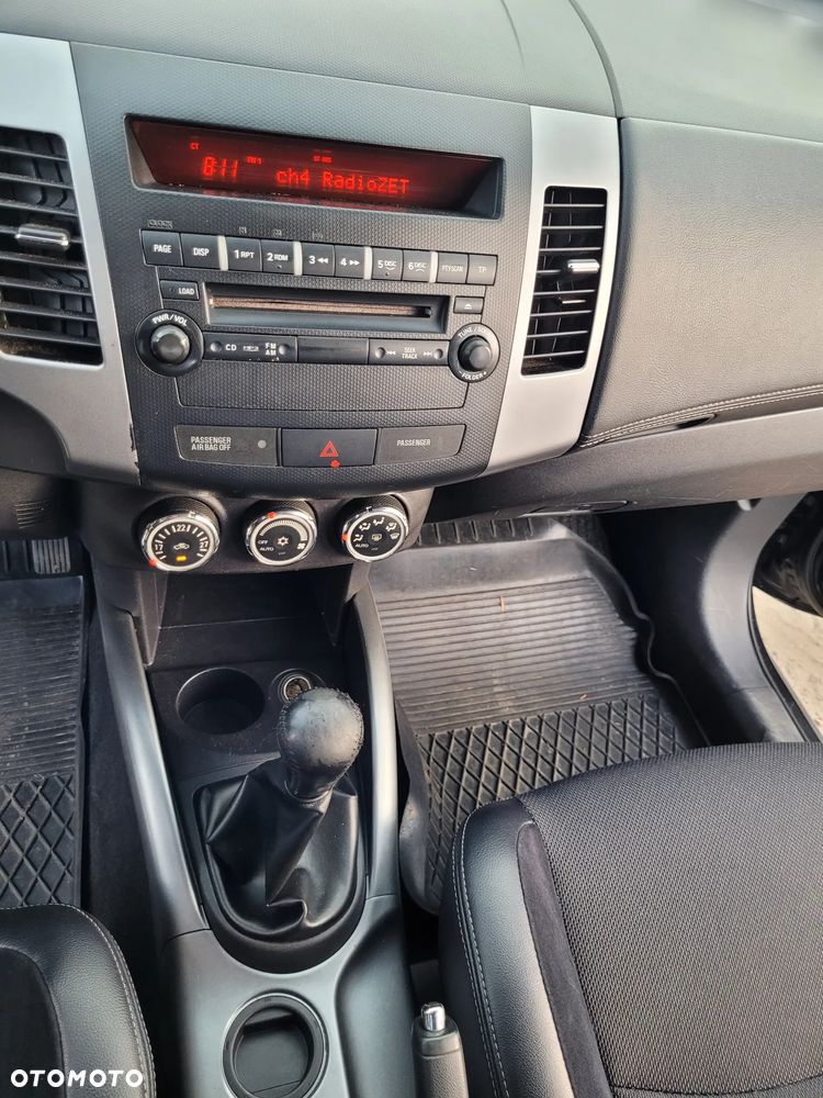 Mitsubishi Outlander 2.0 Invite 2WD - 14