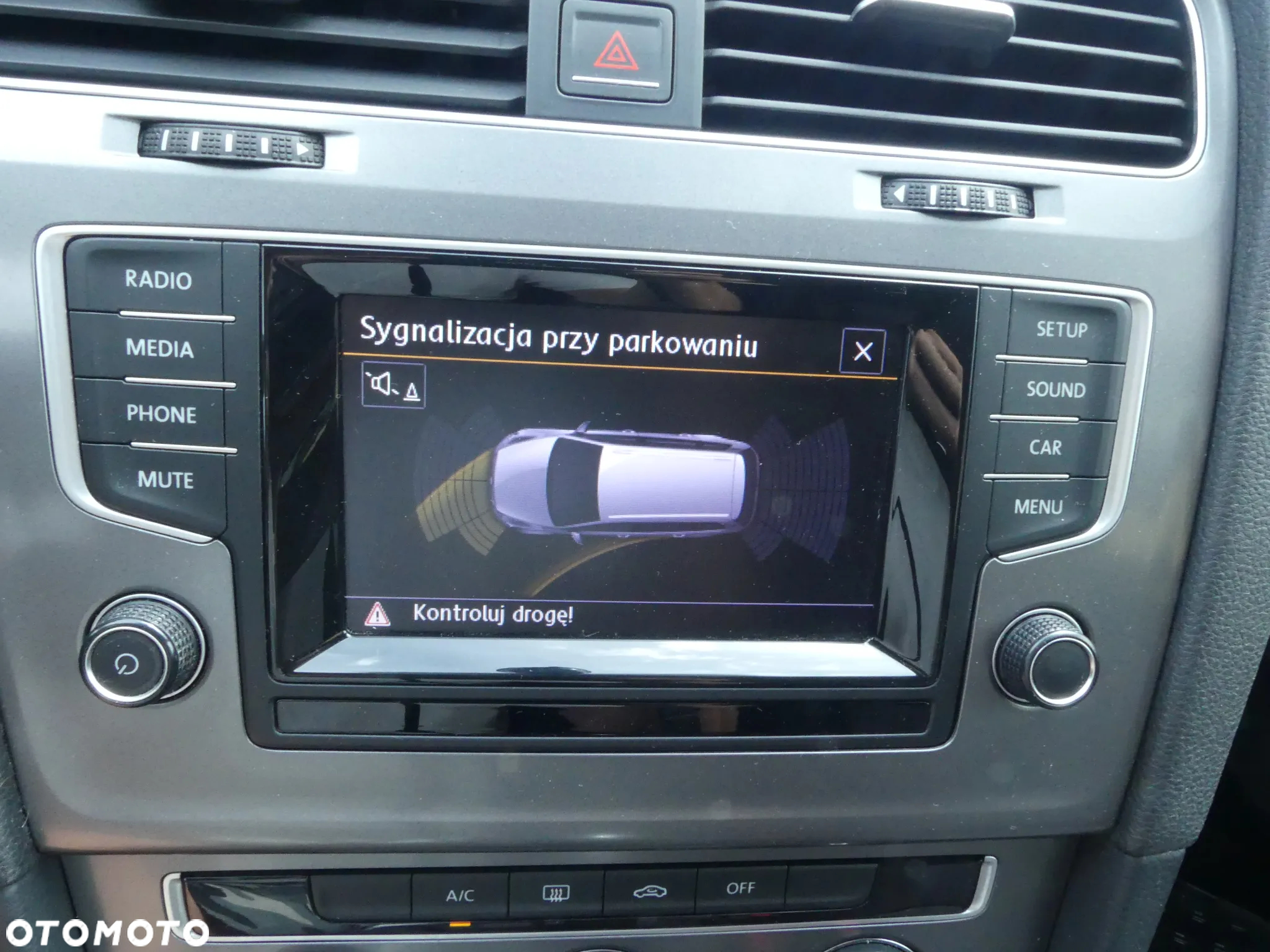 Volkswagen Golf VII 1.2 TSI BMT Comfortline - 32