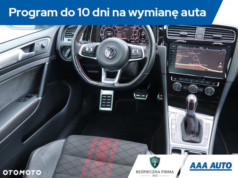 Volkswagen Golf - 8