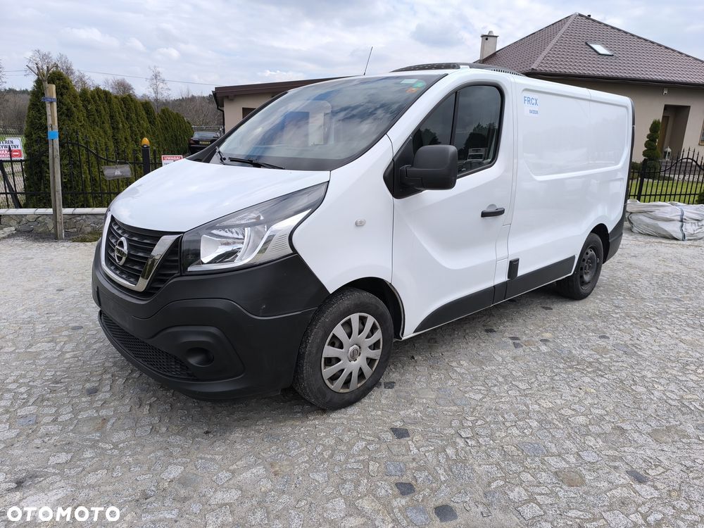 Nissan NV300 - 1