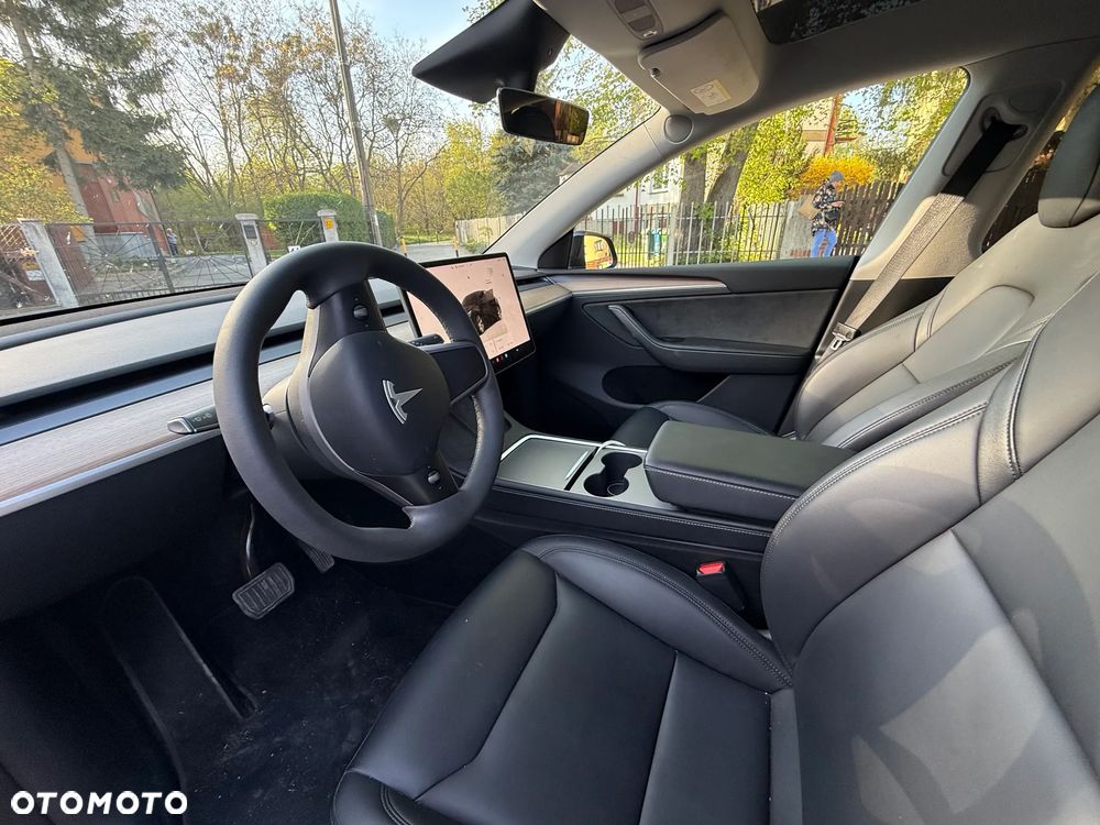 Tesla Model Y Long Range Dual Motor AWD - 9