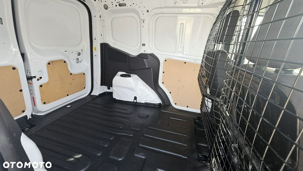 Ford Transit Courier - 17