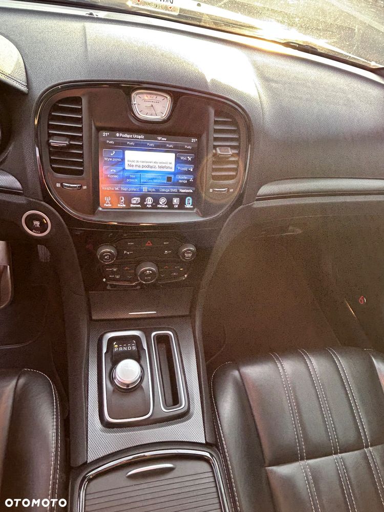 Chrysler 300s - 14