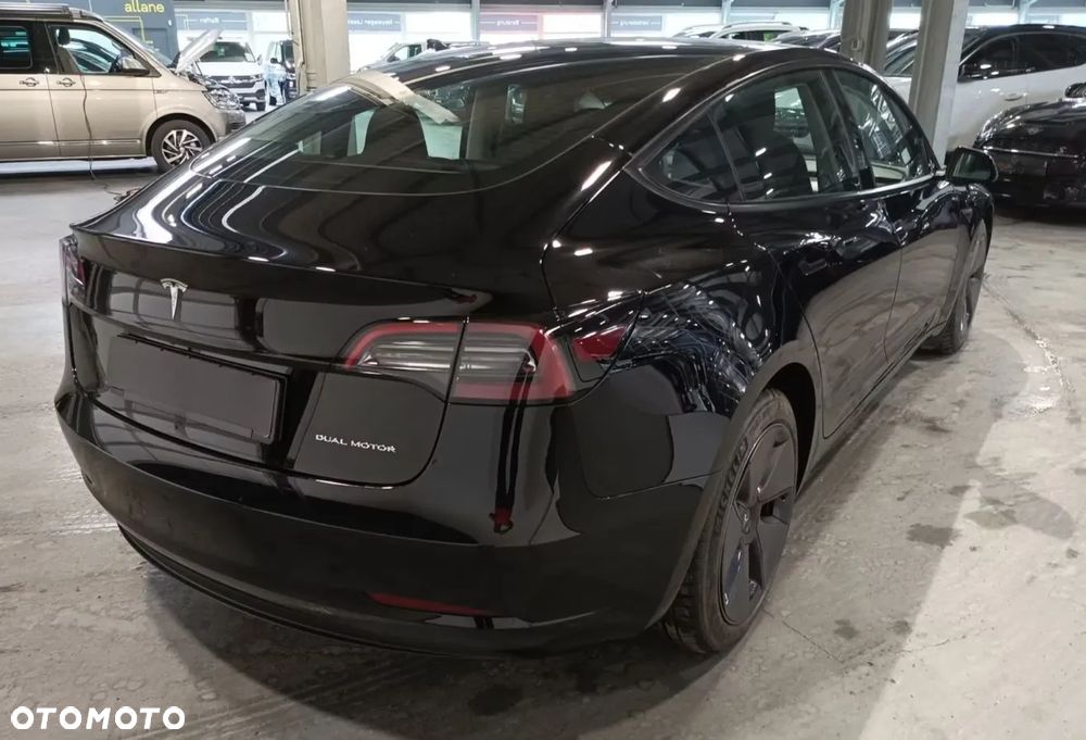 Tesla Model 3 - 3