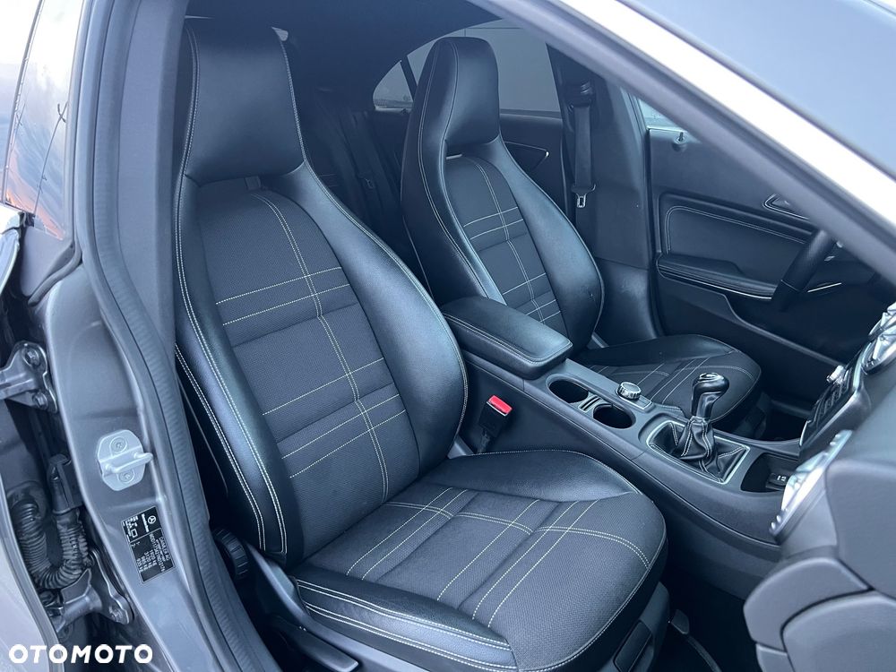 Mercedes-Benz CLA 180 BlueEffICIENCY Edition - 24