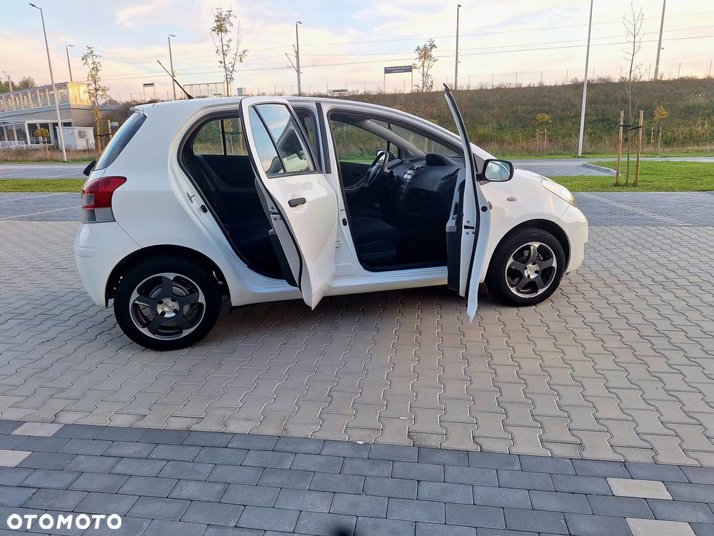 Toyota Yaris - 24