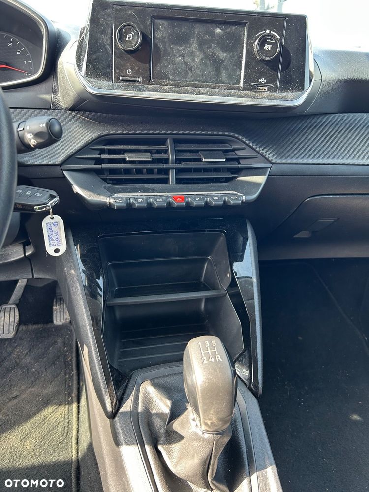 Peugeot 208 - 10