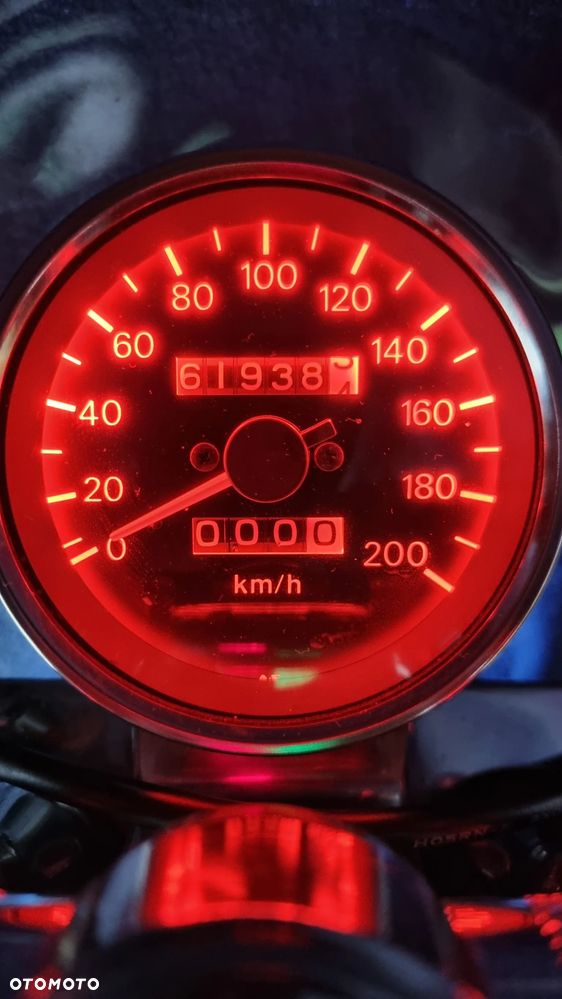 Suzuki Intruder - 17