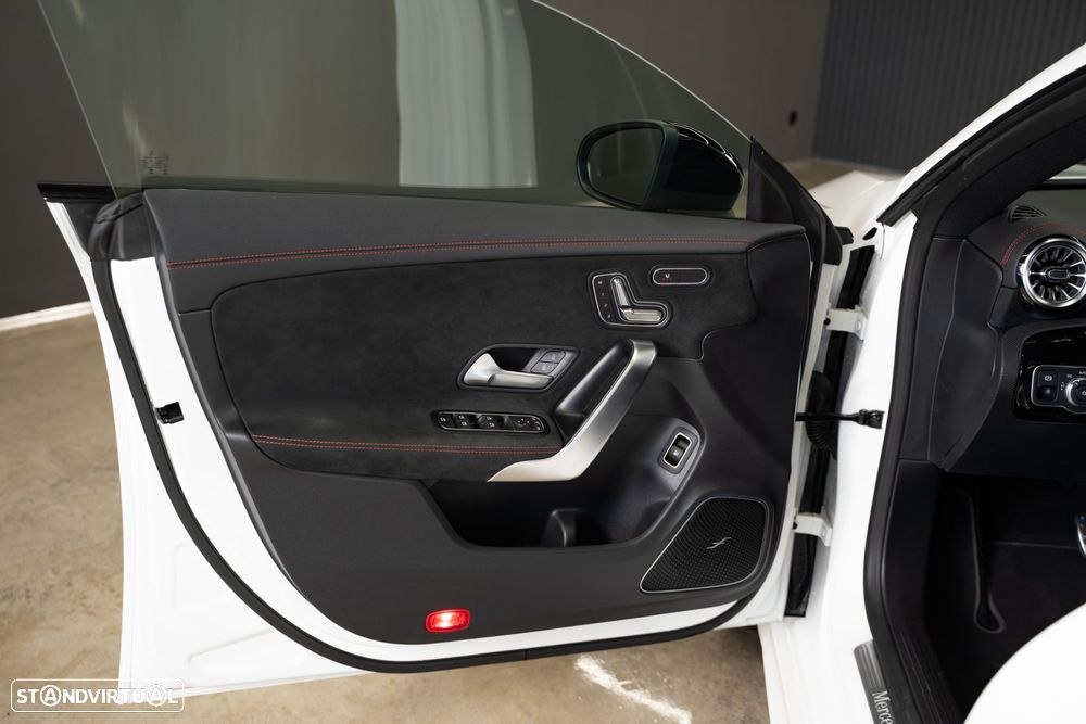 Mercedes-Benz CLA 250 e Shooting Brake AMG Line - 17