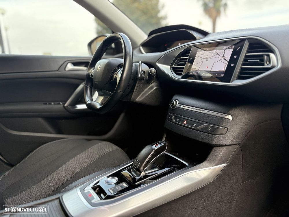 Peugeot 308 SW BlueHDi 130 EAT8 Allure - 14